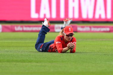 İngiltere 'den Danielle Wyatt, 11 Mayıs 2024' te İngiltere 'nin Edgbaston, Birmingham, Birleşik Krallık' ta İngiliz kadınlara karşı oynadığı 1. 