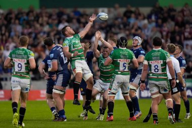 Leicester Tigers 'ın kanat oyuncusu Hanro Liebenberg, Gallagher Premiership maçında Salford Community Stadyumu, Eccles, İngiltere' de 10 Mayıs 2024 'te oynanan Sale Sharks vs Leicester Tigers maçında topu kaybetti. 