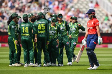 Pakistan 'dan Nida Dar, İngiltere' den Maia Bouchier 'in 11 Mayıs 2024' te İngiltere 'nin Edgbaston, Birmingham kentinde İngiliz kadınlara karşı oynadığı 1. 