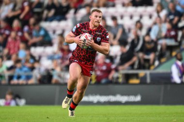 Leigh Leopards 'dan Jack Hughes, 10 Mayıs 2024' te Leigh Spor Köyü 'nde oynanan Betfred Süper Lig 11. Raundunda Leigh Leopards - Salford Red Devils maçında ilk hamlesini yaptı. 