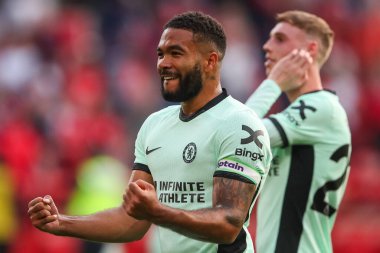Chelsea takımlarından Reece James, Nottingham Forest 'ın Chelsea' ye karşı oynadığı Premier Lig maçını 11 Mayıs 2024 'te Nottingham, İngiltere' de kazanmasını kutluyor.