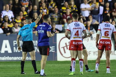 Castleford Tigers 'dan Liam Horne kırmızı kart verdi ve 11. Betfred Süper Lig karşılaşmasında Castleford Tigers St. Helens' a karşı The Mend-A-Hose Jungle, Castleford, İngiltere, 10 Mayıs 2024 
