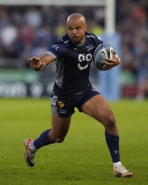 Satış köpekbalığı kanadı Tom O 'Flaherty Gallagher Premiership maçında Salford Community Stadyumu' nda Satış Köpekbalıkları Leicester Tigers 'a karşı, 10 Mayıs 2024 