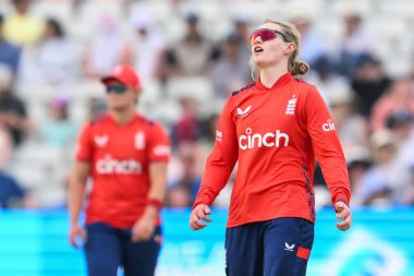 İngiltere 'den Charlie Dean, 11 Mayıs 2024' te İngiltere 'nin Pakistan' a karşı Edgbaston, Birmingham, İngiltere 'de oynanan 1. 