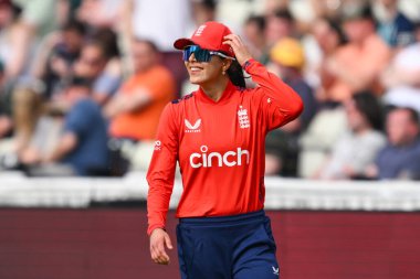 İngiltere 1. T20 Uluslararası karşılaşmasında İngiltere 'den Maia Bouchier 11 Mayıs 2024' te Edgbaston, Birmingham, İngiltere 'de Pakistan' lı kadınlara karşı. 