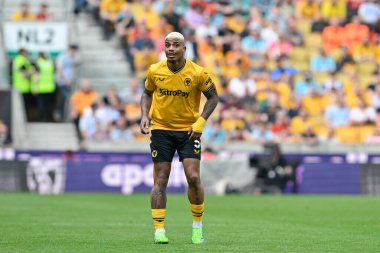 Wolverhampton Wanderers 'dan Mario Lemina, Premier League maçı sırasında Wolverhampton Wanderers, Molineux, Wolverhampton' da Crystal Palace 'a karşı, 11 Mayıs 2024 