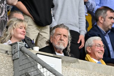 Led Zeppelin üyesi Robert Plant, Premier Lig maçı sırasında Wolverhampton Wanderers, Molineux, Wolverhampton 'daki Crystal Palace' a karşı, 11 Mayıs 2024 