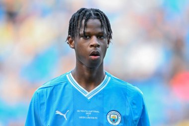 Manchester City 'den Stephen Mfuni, 10 Mayıs 2024' te Etihad Stadyumu 'nda Manchester City ile Leeds United arasındaki FA Gençler Kupası final maçında 