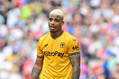 Wolverhampton Wanderers 'dan Mario Lemina, Premier League maçı sırasında Wolverhampton Wanderers, Molineux, Wolverhampton' da Crystal Palace 'a karşı, 11 Mayıs 2024 