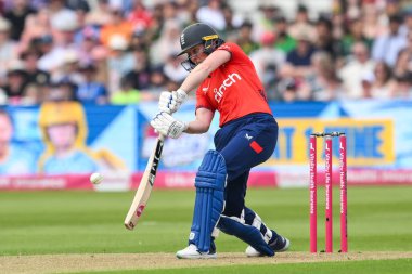 İngiltere 'nin Heather Knight' ı, İngiltere 'nin 1. T20 Uluslararası Maçı' nda 100 koşu yapmak için 4 koşu çizgisine gidiyor. İngiltere, 11 Mayıs 2024 'te Edgbaston, Birmingham, Birleşik Krallık' ta Pakistan 'lı kadınlara karşı. 