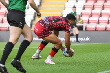 Leigh Leopards takımından Umyla Hanley, 10 Mayıs 2024 'te Leigh Spor Köyü, Leigh, İngiltere' de oynanan Betfred Süper Lig 11. Raundunda Leigh Leopards - Salford Red Devils maçına gidiyor. 