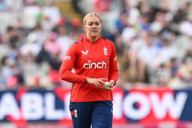 İngiltere 'den Sarah Glenn, İngiltere' nin 11 Mayıs 2024 'te Edgbaston, Birmingham, İngiltere' de Pakistan 'a karşı oynadığı 1. 