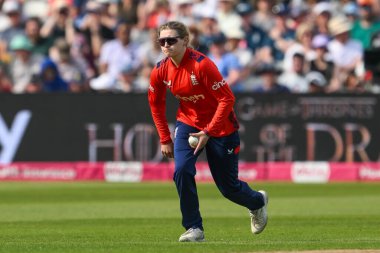 İngiltere 'den Charlie Dean, İngiltere' nin 11 Mayıs 2024 'te Edgbaston, Birmingham, İngiltere' de Pakistan 'a karşı oynadığı 1. 