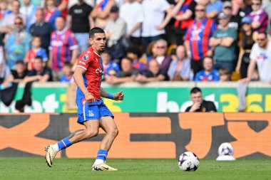 Crystal Palace 'dan Daniel Munoz, Premier League maçı sırasında Wolverhampton Wanderers, Molineux, Wolverhampton, İngiltere' deki Crystal Palace 'a karşı 11 Mayıs 2024' te pas attı. 