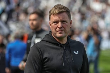 Newcastle United 'ın teknik direktörü Eddie Howe Premier Lig maçı sırasında Newcastle United ve Hove Albion' a karşı St. James 's Park, Newcastle, 11 Mayıs 2024 