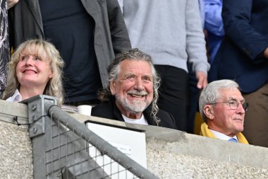 Led Zeppelin üyesi Robert Plant, Premier Lig maçı sırasında Wolverhampton Wanderers, Molineux, Wolverhampton 'daki Crystal Palace' a karşı, 11 Mayıs 2024 