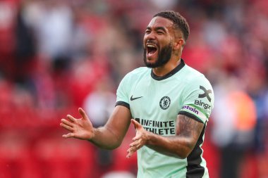 Chelsea takımlarından Reece James, Nottingham Forest 'ın Chelsea' ye karşı oynadığı Premier Lig maçını 11 Mayıs 2024 'te Nottingham, İngiltere' de kazanmasını kutluyor.