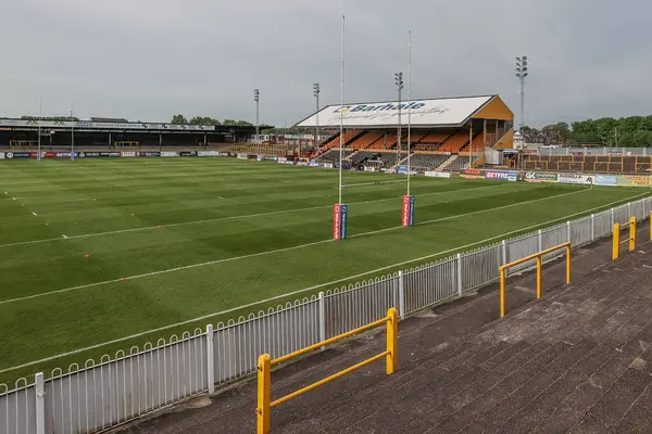 Betfred Süper Lig 11. Raundunda The Mend-A-Hose Jungle, Castleford, Birleşik Krallık 'ta Castleford Tigers - St Helens maçının genel bir görüntüsü. 
