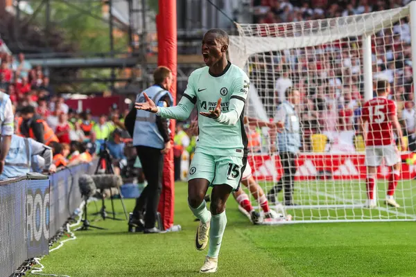 Chelsea 'li Nicolas Jackson, Nottingham Forest' ın Chelsea 'ye karşı oynadığı Premier Lig maçında 11 Mayıs 2024' te Nottingham City Ground, İngiltere 'de 2-3' lük galibiyet golünü kutluyor.