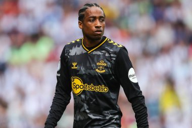 Southampton 'dan Kyle Walker-Peters, 12 Mayıs 2024' te İngiltere 'nin başkenti West Bromwich Albion, Southampton' a karşı oynadığı yarı final play-off maçı sırasında... 