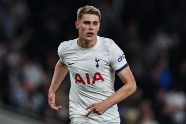 Tottenham Hotspur 'dan Micky van de Ven Premier League maçı sırasında Tottenham Hotspur Manchester City' ye karşı Tottenham Hotspur Stadyumu, Londra, İngiltere, 14 Mayıs 2024 
