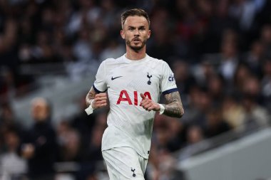 Tottenham Hotspur 'dan James Maddison Premier Lig maçı sırasında Tottenham Hotspur Manchester City' ye karşı Tottenham Hotspur Stadyumu, Londra, 14 Mayıs 2024 