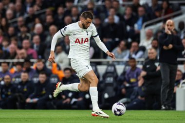 Tottenham Hotspur takımından Rodrigo Bentancur, Premier Lig maçında Tottenham Hotspur 'a karşı Manchester City' nin Tottenham Hotspur Stadyumu 'nda 14 Mayıs 2024' te top attı. 