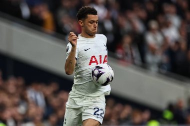 Tottenham Hotspur 'dan Brennan Johnson Premier Lig karşılaşmasında topu kontrol ediyor Tottenham Hotspur Manchester City' ye karşı Tottenham Hotspur Stadyumu, Londra, İngiltere, 14 Mayıs 2024 