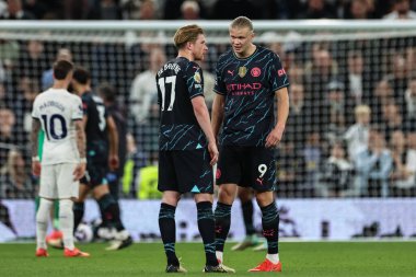 Manchester City 'den Kevin De Bruyne, Premier League maçında Manchester City' den Erling Haaland ile Tottenham Hotspur 'a karşı Manchester City' de 14 Mayıs 2024 'te Tottenham Hotspur Stadyumu' nda görüştü. 