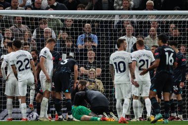 Ederson, Manchester City, Tottenham Hotspur Premier League maçında Cristian Romero ile birlikte Tottenham Hotspur 'a karşı Manchester City Tottenham Hotspur Stadyumu, Londra, 14 Mayıs 2024' te oynanan karşılaşma sonrasında tıbbi tedavi görmüştür.