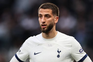 Tottenham Hotspur 'dan Rodrigo Bentancur Premier Lig maçı sırasında Tottenham Hotspur Manchester City' ye karşı Tottenham Hotspur Stadyumu, Londra, İngiltere, 14 Mayıs 2024 
