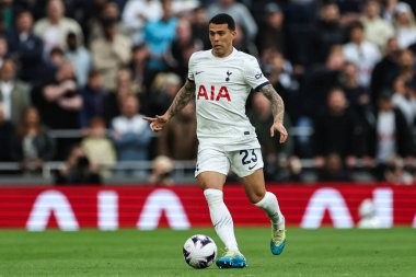 Tottenham Hotspur 'dan Pedro Porro Premier Lig maçı sırasında Tottenham Hotspur Manchester City' ye karşı Tottenham Hotspur Stadyumu, Londra, İngiltere, 14 Mayıs 2024 