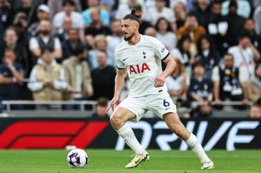 Tottenham Hotspur 'dan Radu Draguin Premier League maçında Tottenham Hotspur' a karşı Manchester City Tottenham Hotspur Stadyumu, Londra, İngiltere, 14 Mayıs 2024 