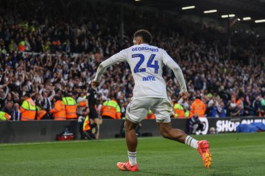 Leeds United takımından Georginio Rutter, 16 Mayıs 2024 'te İngiltere' nin Elland Road kentinde oynanan Yarı Final İkinci Leg United - Norwich City maçında 3-0 berabere kalma golünü kutluyor. 