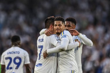 Leeds United takımından Georginio Rutter, 16 Mayıs 2024 'te İngiltere' nin Elland Road kentinde oynanan Yarı Final İkinci Leg United - Norwich City maçında 3-0 berabere kalma golünü kutluyor. 