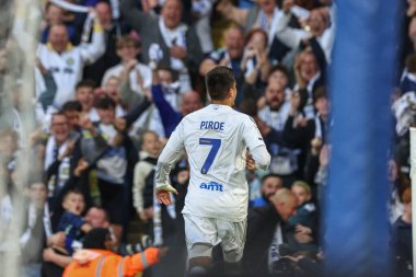 Leeds United takımından Jol Piroe, 16 Mayıs 2024 'te İngiltere' nin Leeds şehrinde oynanan Yarı Final İkinci Leg United - Norwich City maçında 2-0 berabere kalma golünü kutluyor. 