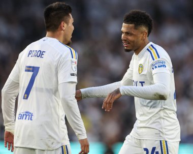 Leeds United takımından Georginio Rutter, 16 Mayıs 2024 'te İngiltere' nin Elland Road kentinde oynanan Yarı Final İkinci Leg United - Norwich City maçında 3-0 berabere kalma golünü kutluyor. 