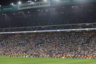 Leeds taraftarları, 16 Mayıs 2024 'te İngiltere, Leeds' teki Elland Road 'da oynanan Yarı Final İkinci Leg United - Norwich City maçında Wembley' e gitmek için çıldırıyorlar. 