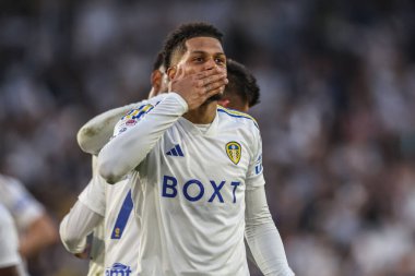 Leeds United takımından Georginio Rutter, 16 Mayıs 2024 'te İngiltere' nin Elland Road kentinde oynanan Yarı Final İkinci Leg United - Norwich City maçında 3-0 berabere kalma golünü kutluyor. 