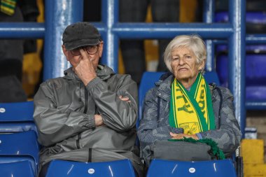 Norwich taraftarları 16 Mayıs 2024 'te İngiltere, Leeds' deki Elland Road, Leeds 'e karşı oynanan Gökyüzü İddia Şampiyonası Yarı Final İkinci Bacaklı Leeds City play-off maçına geldiler. 