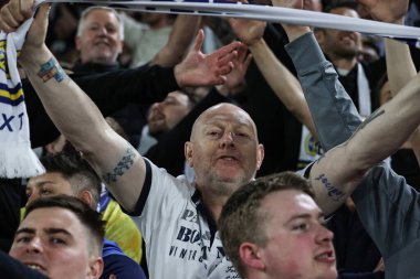 Leeds taraftarları, 16 Mayıs 2024 'te İngiltere, Leeds, Elland Road' da oynanan yarı final yarı final yarı final Leeds United - Norwich City maçında 4-0 önde olmalarını kutluyor. 