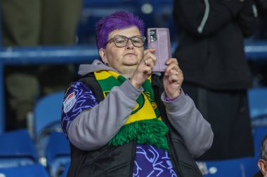 Norwich taraftarları 16 Mayıs 2024 'te İngiltere, Leeds' deki Elland Road, Leeds 'e karşı oynanan Gökyüzü İddia Şampiyonası Yarı Final İkinci Bacaklı Leeds City play-off maçına geldiler. 