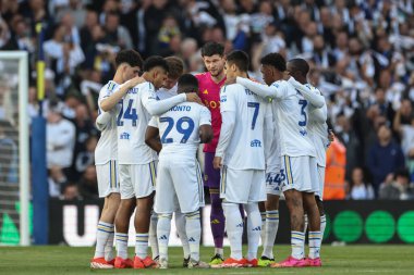 Leeds, 16 Mayıs 2024 'te İngiltere' nin Leeds şehrinde oynanan yarı final yarı final yarı final Leeds United 'a karşı Norwich City maçında maçtan önce bir araya geldi. 