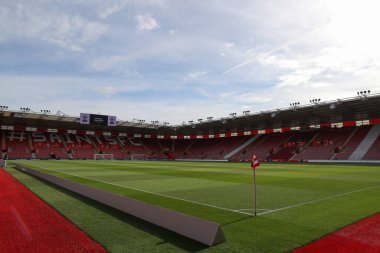 St Mary Stadyumu, 17 Mayıs 2024 'te St Mary Stadyumu, Southampton' daki Southampton-West Bromwich Albion maçının yarı final play-off maçı öncesinde genel olarak izleniyor.