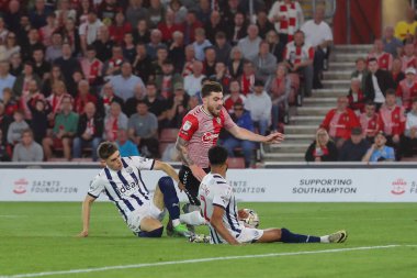 Southampton 'dan Ryan Manning, 17 Mayıs 2024' te İngiltere 'nin Southampton kentindeki St. Mary Stadyumu' nda oynanan yarı final yarı final yarı final yarı final maçında penaltı için faul aldı.