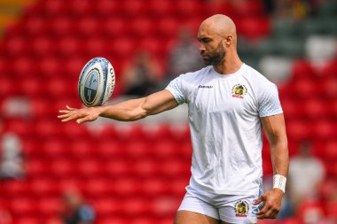 Exeter Chiefs 'ten Olly Woodburn, 18 Mayıs 2024' te Mattioli Woods Welford Road, Leicester, Birleşik Krallık 'ta oynanan Gallagher Premiership karşılaşması öncesinde topu kolunda dengeliyor.