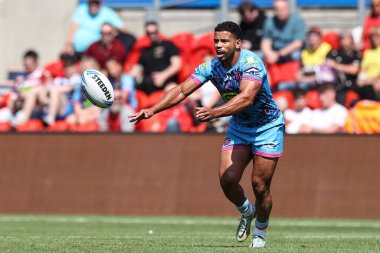 Wigan Savaşçılarından Kruise Leeming, 18 Mayıs 2024 'te Birleşik Krallık' ın Doncaster kentindeki Eco-Power Stadyumu 'nda oynanan Betfred Challenge Cup Yarı-Final Hull KR v Wigan Warriors maçında geçti.