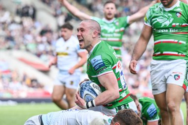Leicester Tigers 'dan Mike Brown, 18 Mayıs 2024 tarihinde Leicester Premiership maçında Mattioli Woods Welford Road' da Leicester Tigers 'a karşı Exeter Chiefs maçını kutluyor.