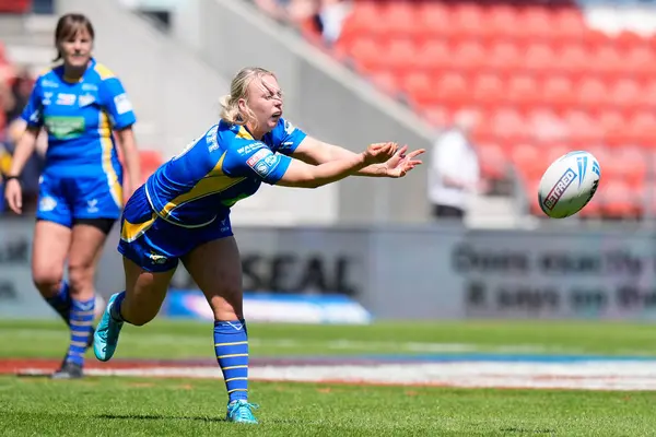 stock image Keara Bennett of Leeds Rhinos passes the ball during the Betfred Women's Challenge Cup Semi-Final match Leeds Rhinos vs Wigan Warriors at Totally Wicked Stadium, St Helens, United Kingdom, 19th May 2024