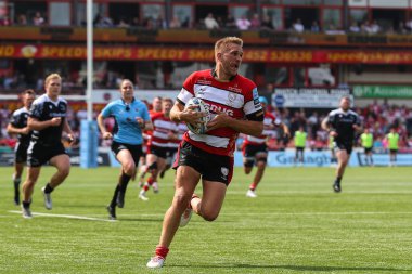 Gloucester Rugby 'den Chris Harris, 18 Mayıs 2024' te Kingsholm Stadyumu, Gloucester, İngiltere 'de oynanan Gloucester Rugby - Newcastle Falcons maçında topu aldı. 
